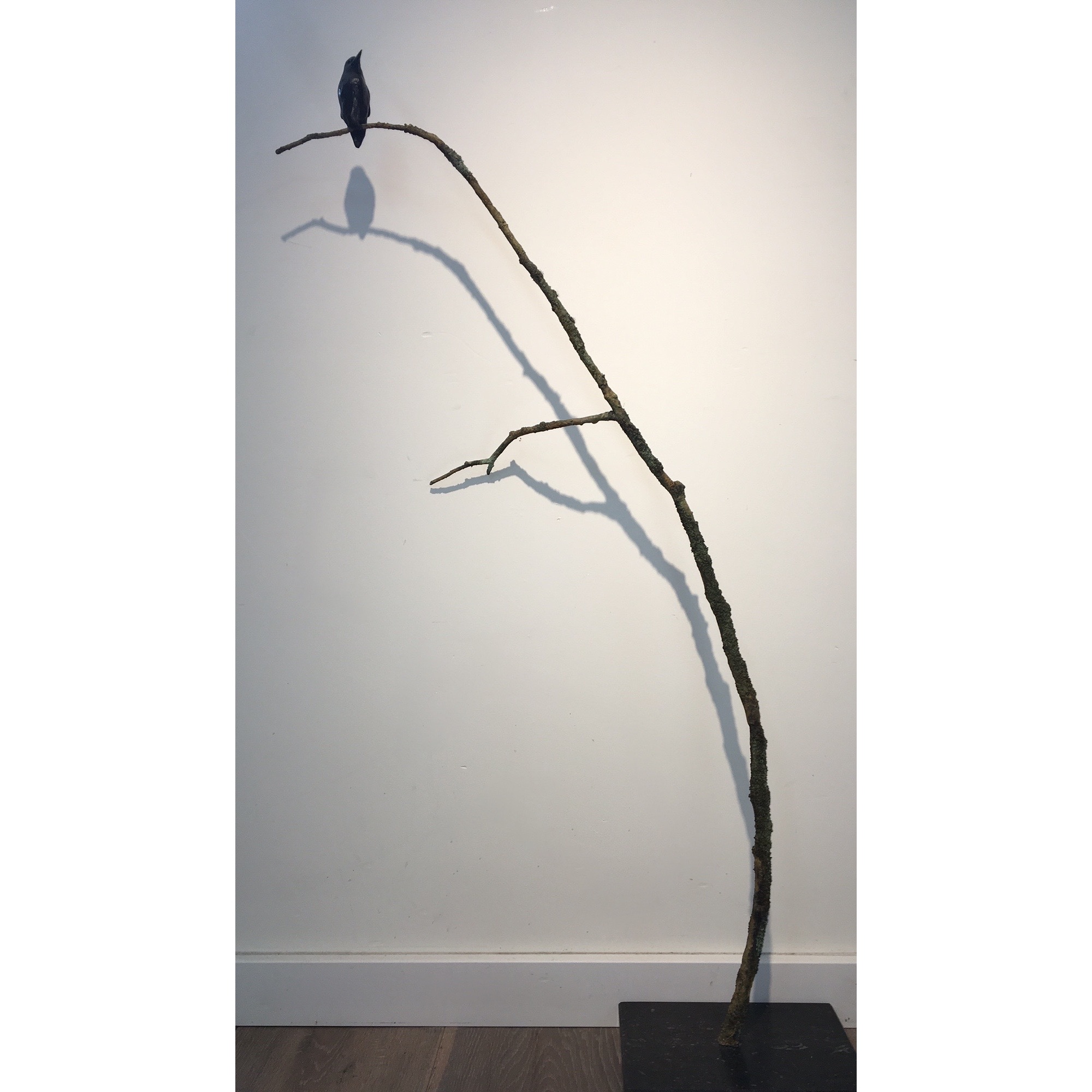 Beer Zoek machine optimalisatie Nadruk Laurens Spier bronzen beeld 'IJsvogel op tak' - 106 cm hoog - Van Bellen Art