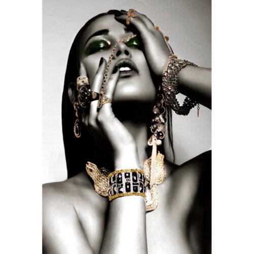 Foto op glas 'Beauty with snake jewellery'