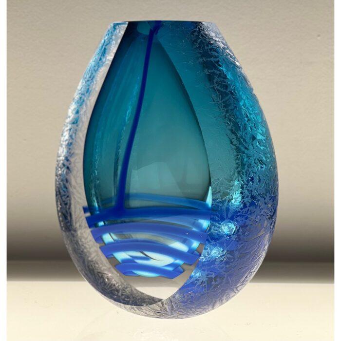 Pavel Havelka glaskunst 'Bolvaas blauw met kristalrand'
