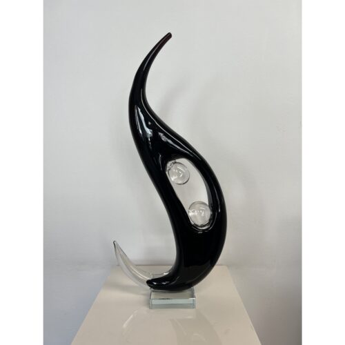 Design glas 'Together' en handgemaakt glas sculptuur. De afmetingen zijn 21 x 47 cm.